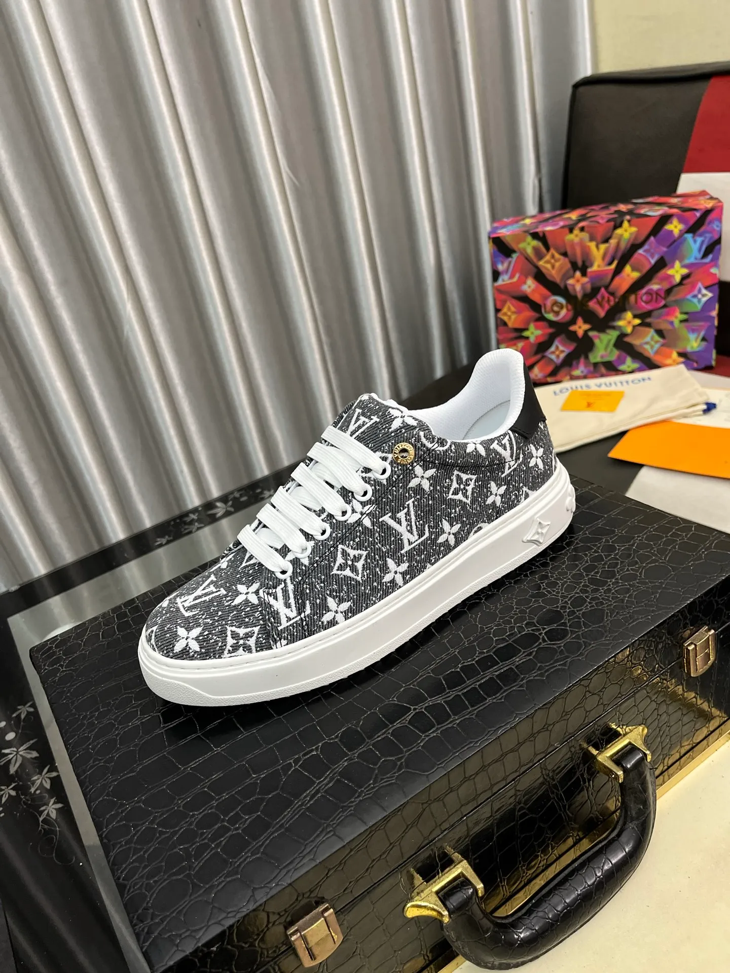 Men's shoes 💰540⌚️⌚️[Louis Vuitton LV] Dad shoes are popular casual sports shoes with outsole, breathable and comfortable, easy to walk, trendy men's versatile fly woven epoxy matching ➕leather lining➕Gucci's popular original outsole, sports and running style, super comfortable. Size 38-445️⃣Colors available